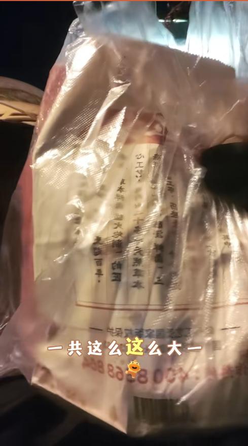 内蒙古，女儿让外卖员爸爸回家时带两条炸鸡腿，爸爸答应了，谁知当天跑单到深夜，爸爸
