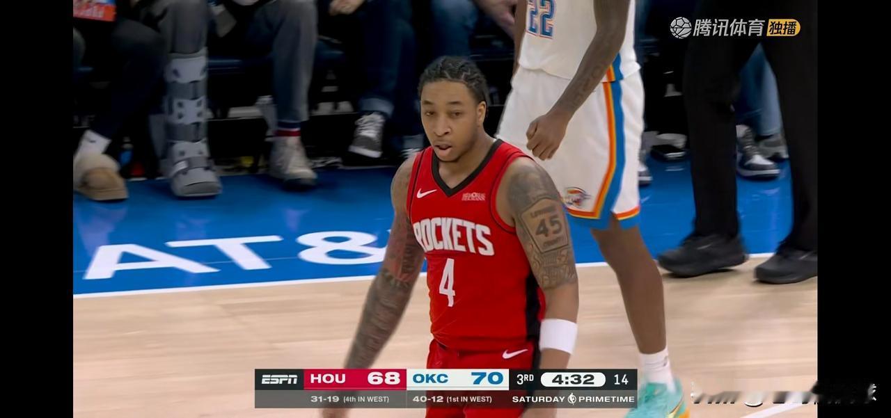 火箭小将戴维森真是让人刮目相看！今天火箭在客场以112：106力克卫冕冠军雷霆，