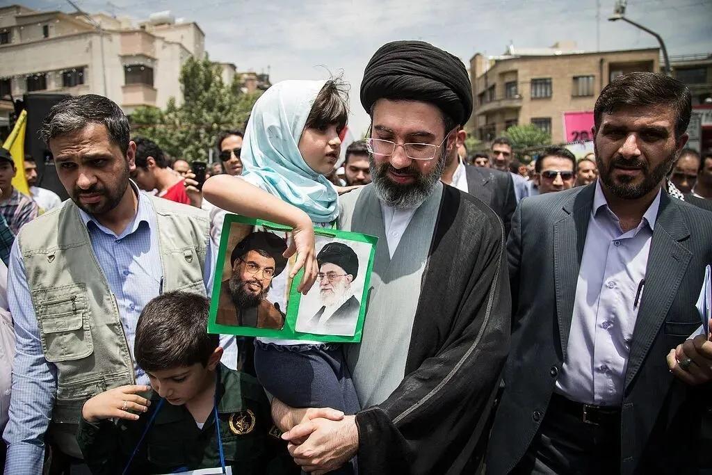 伊方的妥协派又站出来了，不过被最高领袖成功压制！据悉，在伊方举行的外事会议上，