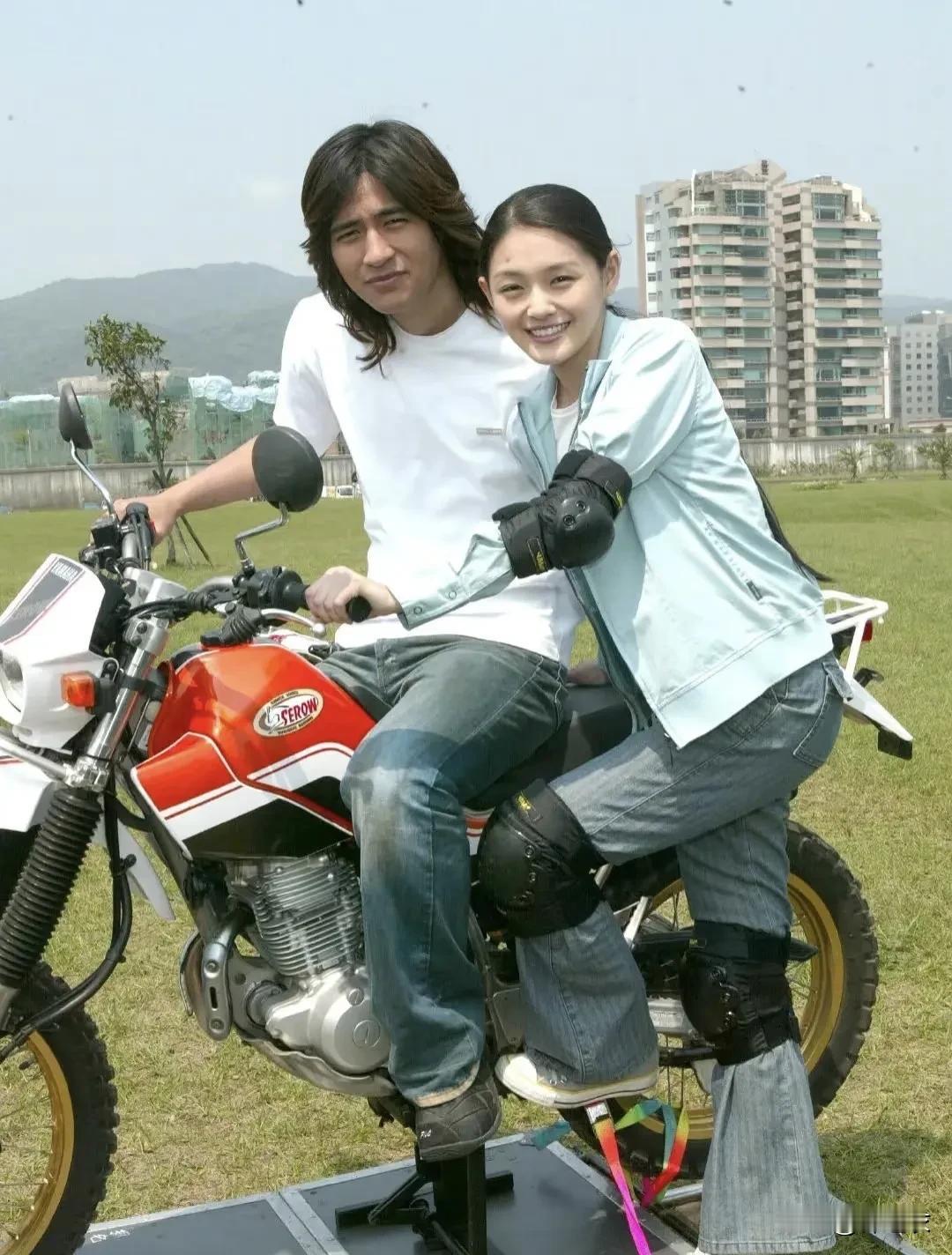 所有和徐家姐妹谈过然后分手的都是因为不愿意回归家庭，她们家的女儿都很想组成家庭。