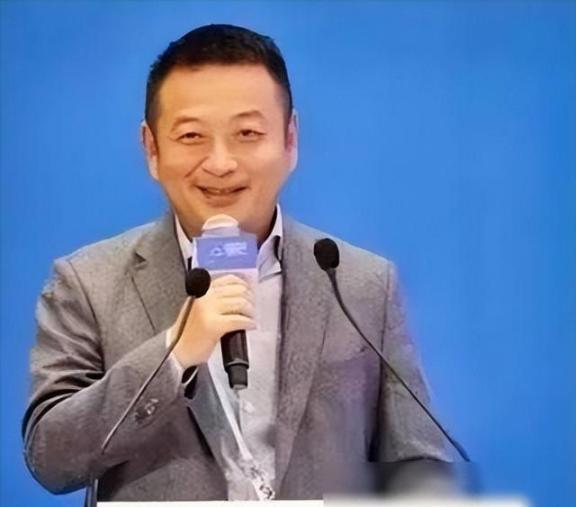 为了鼓励大家多生娃，人口专家梁建章曾提出了一个大胆的方案：一孩家庭每个月补贴10