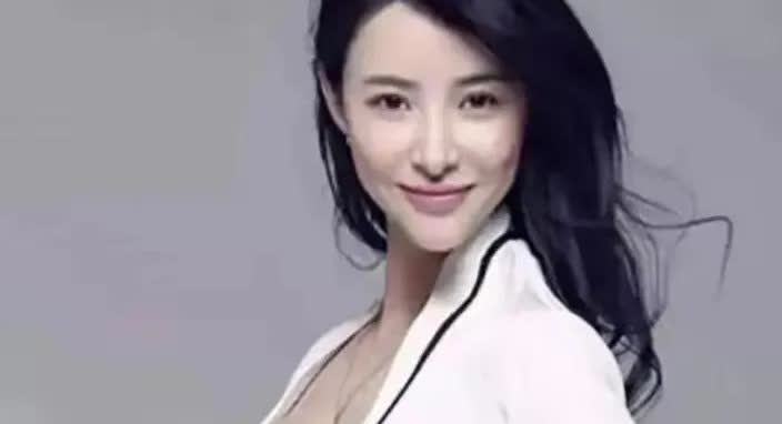 我要是汪峰我就选康作如，多好的女人啊又漂亮，又内敛，又低调，还给他生了一个可爱的