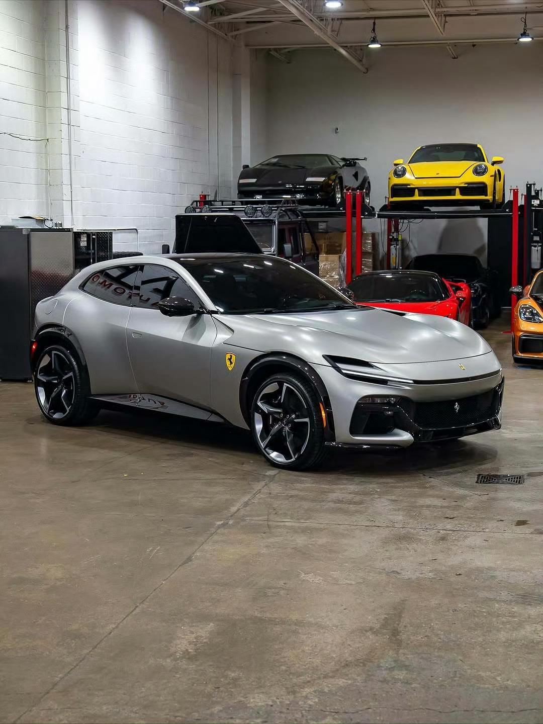 法拉利Purosangue[墨镜][墨镜]​​​