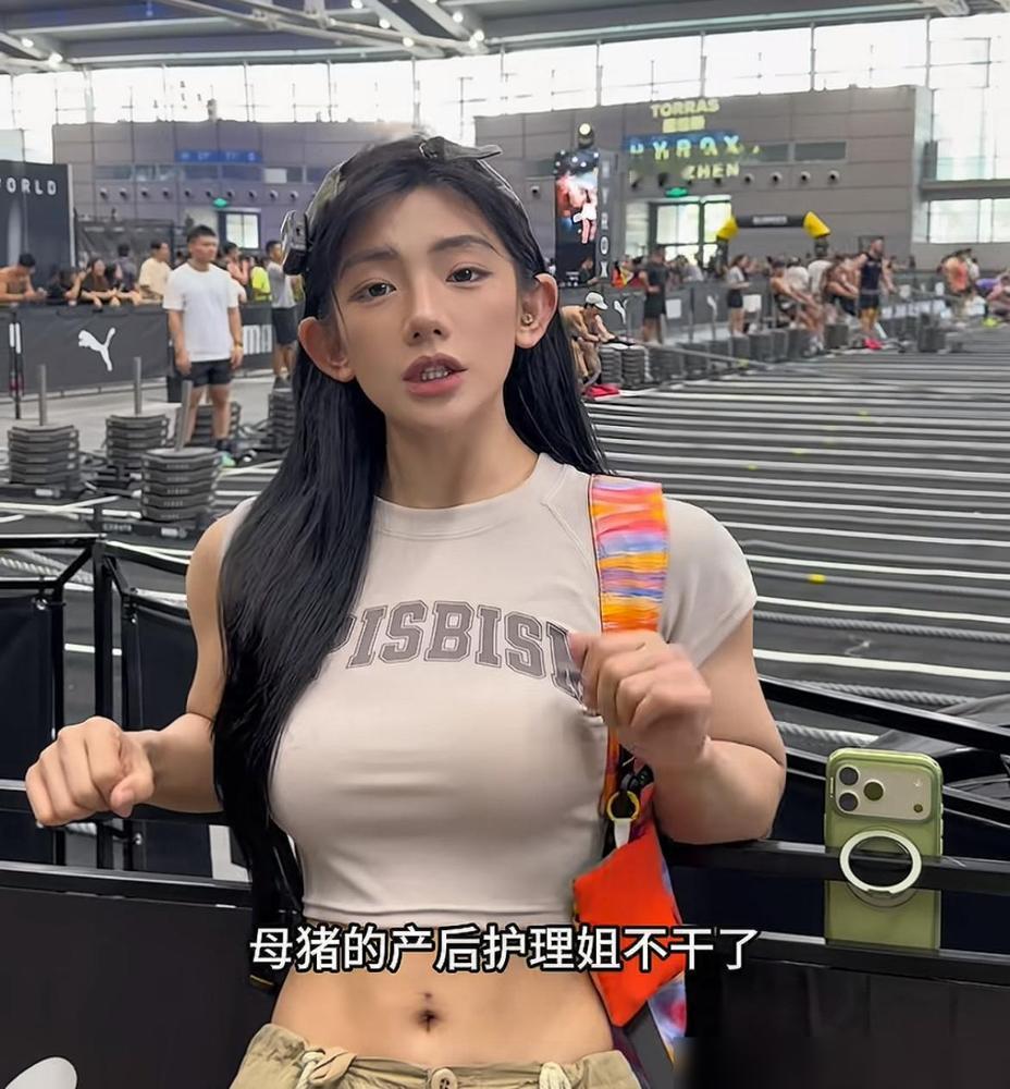 “健身界刘亦菲”崽崽晒搬家照，百余瓶补剂装满大袋子，蛋白粉散落一地，看来颜值变高