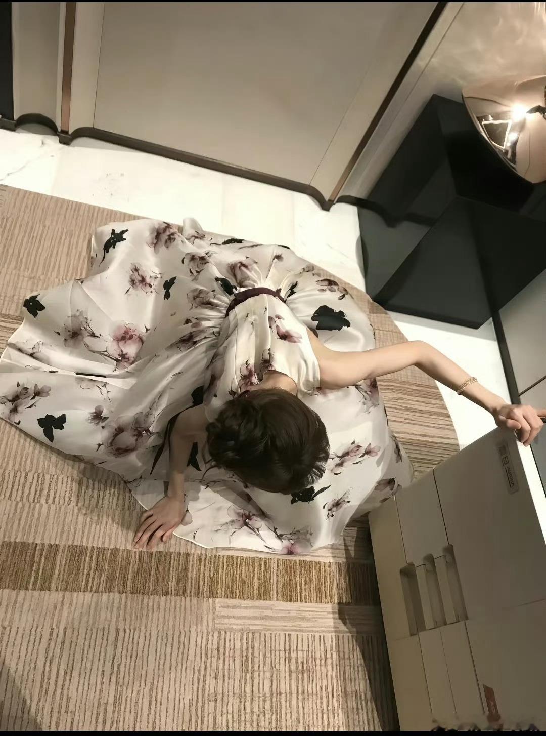 田曦薇简直就是古言里娇憨大小姐本人！✨田曦薇趴地找戒指田曦薇古灵精怪公主​​​