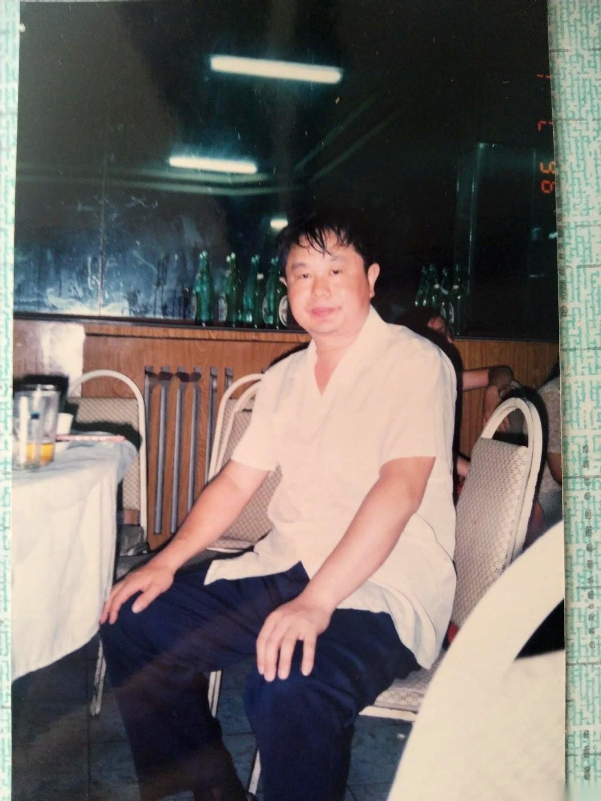 新来的校长，拿那帮老油条没一点办法。人家是前任校长提拔的，盘根错节，抱团排挤他