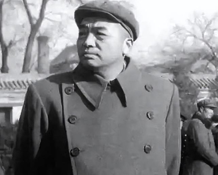 在庐山会议上，当彭德怀因为一封信遭到批判的时候，不知道是否会想起他一年前批判萧克