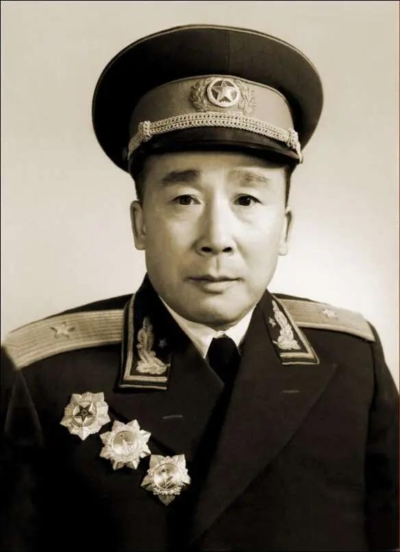 熊挺（1905—1981）原名熊光熏。安徽金寨人。一九二八年参加革命。一九三0年