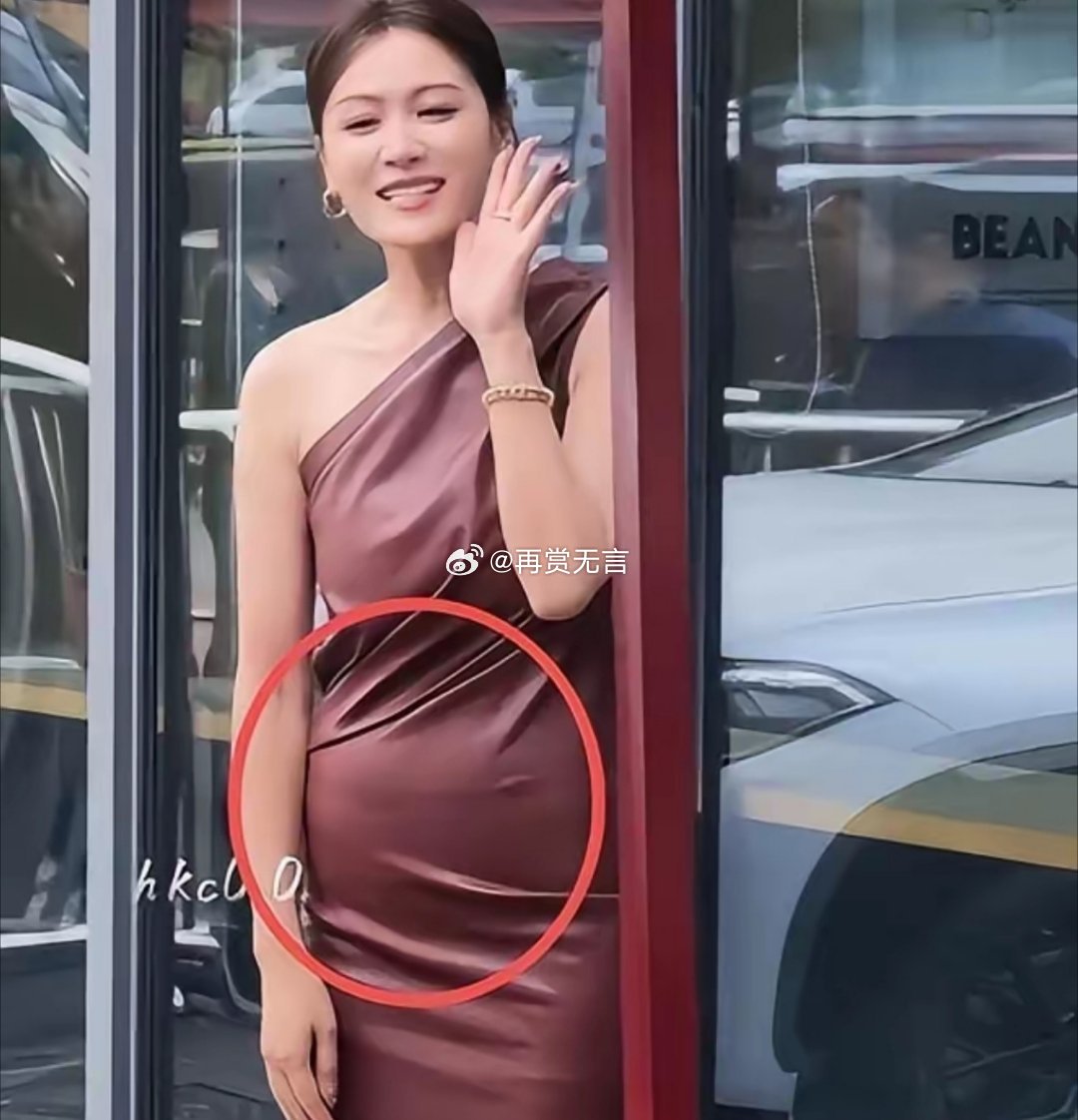 叶一茜肚子引发争议，应该只是吃胖了而已！！