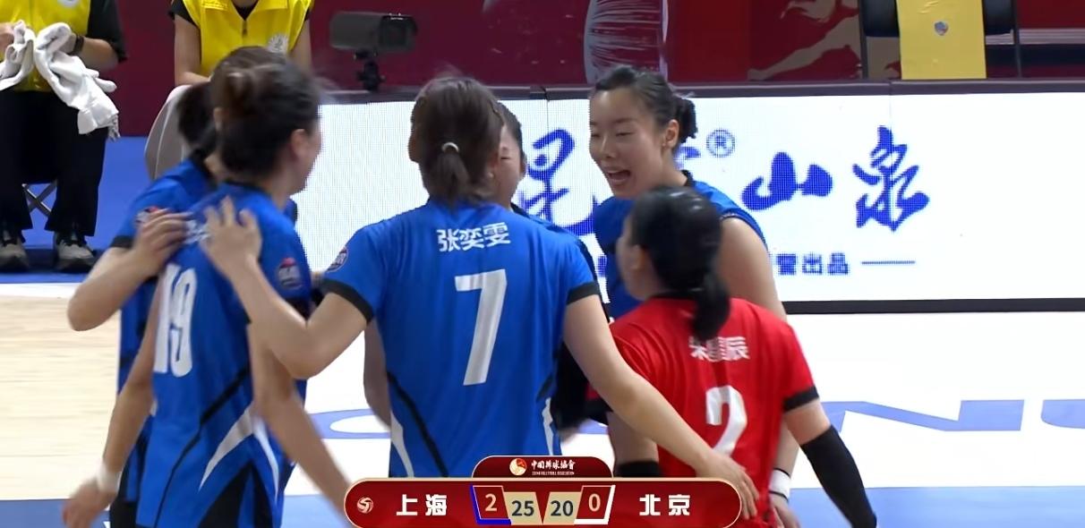 女排全锦赛再出一支，上海女排3：0战胜北京队，三局比分是25：16，25：19和