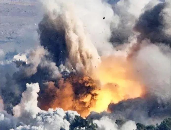伊朗被狂轰滥炸十几天，阵地全毁，导弹阵地哑火，核设施受损，专家阵亡。可美军一兵一