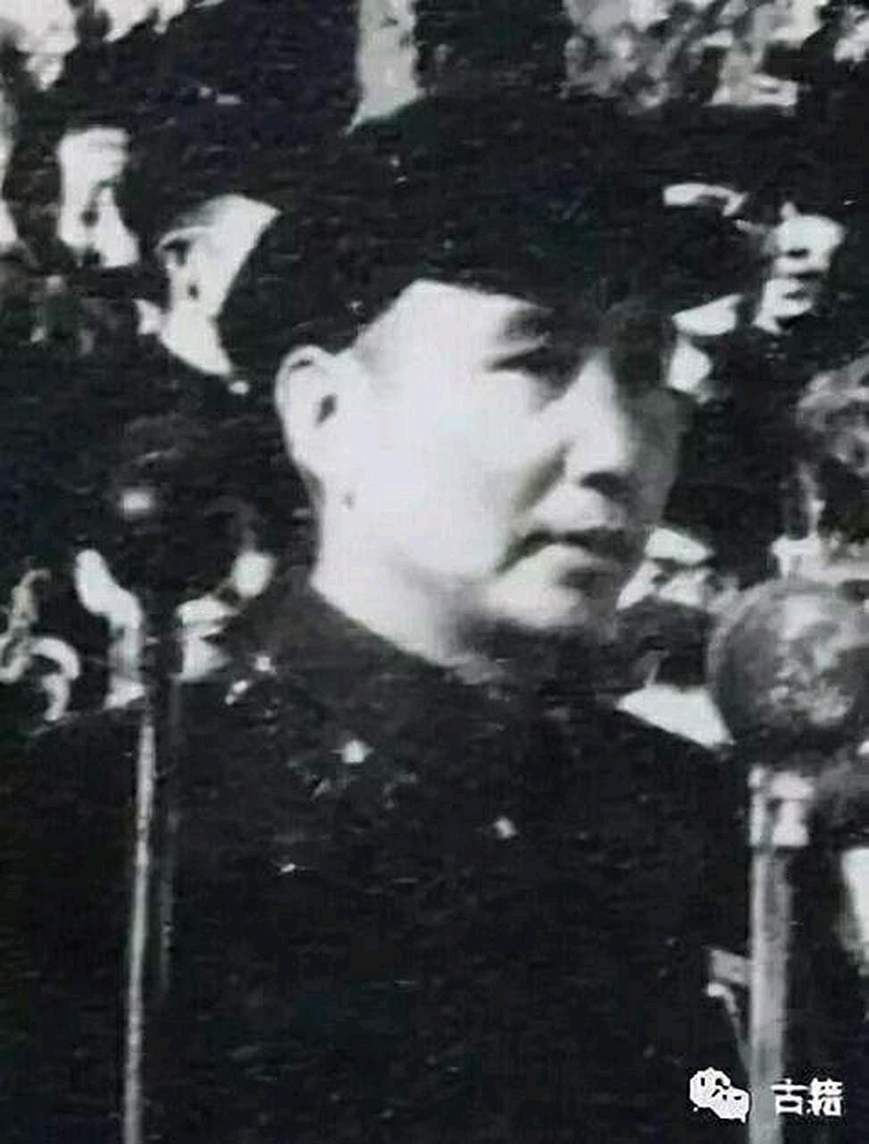 1934年，地下党员王同兴家里来了两个陌生人，他们说着接头暗号，邀请王同兴去开会