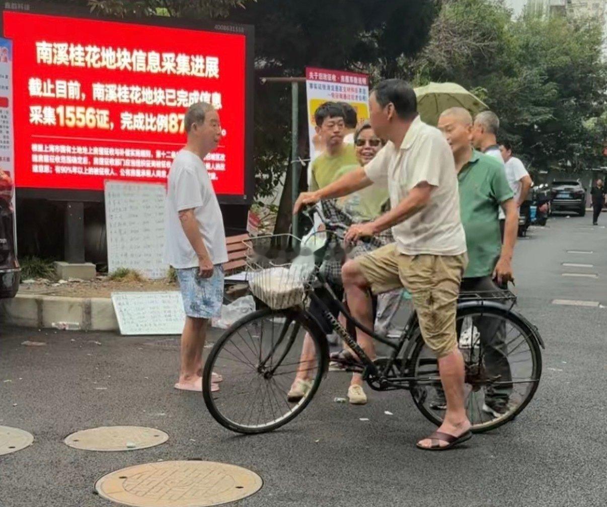 上海曹杨七村最近频上热搜[捂脸哭][捂脸哭][捂脸哭]我刷到好几个中介的视频，说他们在里边有投资博拆