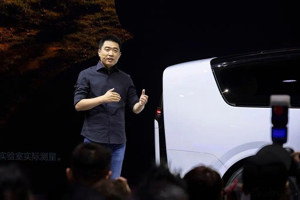 36氪采访了理想，不少信息还是值得关注的：-2026年销量预期是55万台，涨幅4