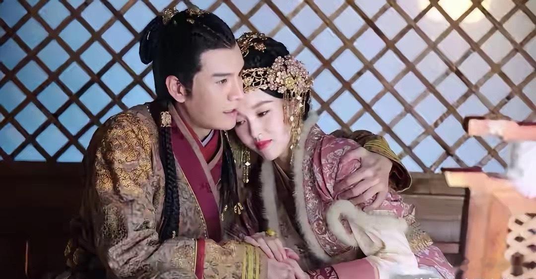 王家卫说得对啊，唐嫣真的是挺能“装”的。她这人就是很能藏事儿。拍摄《燕云台》的时