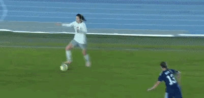 中国女足2比3苏格兰女足中国女足与苏格兰女足在西班牙赫雷斯查平球场进行一场