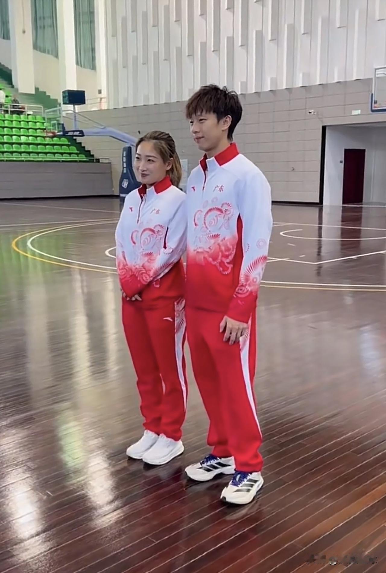 有点感伤：诗远组合，最后合体！最近林高远和刘诗雯，参加广东队表彰大会，这大概