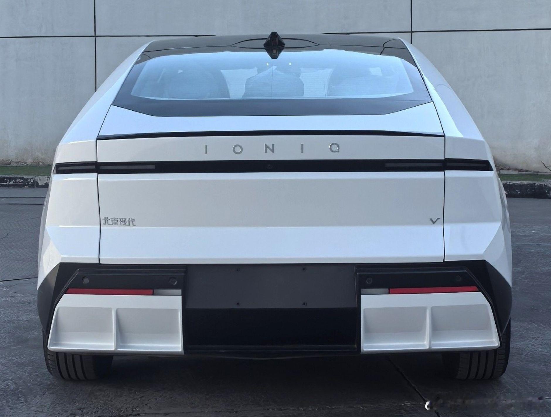 理想汽车暂时不做的轿车，北京现代给做出来了，中国专属的IONIQV！很想有机会