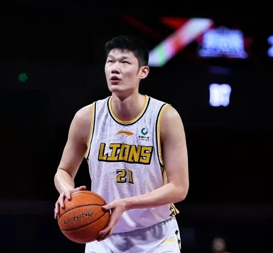 太顶了，广厦84-78险胜宁波拿下比赛，这3位球员堪称赢球功臣！1. 胡金秋，