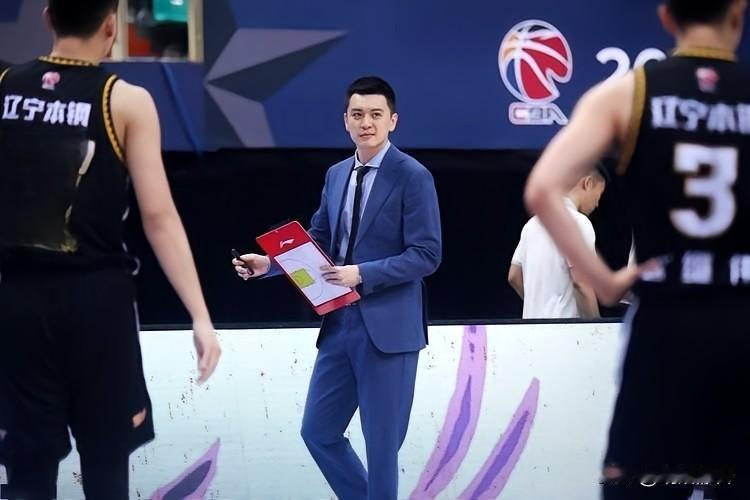 广东宏远这次是真下狠手了。48小时完成功勋层切割，朱芳雨、杜锋双双卸任实权职位，