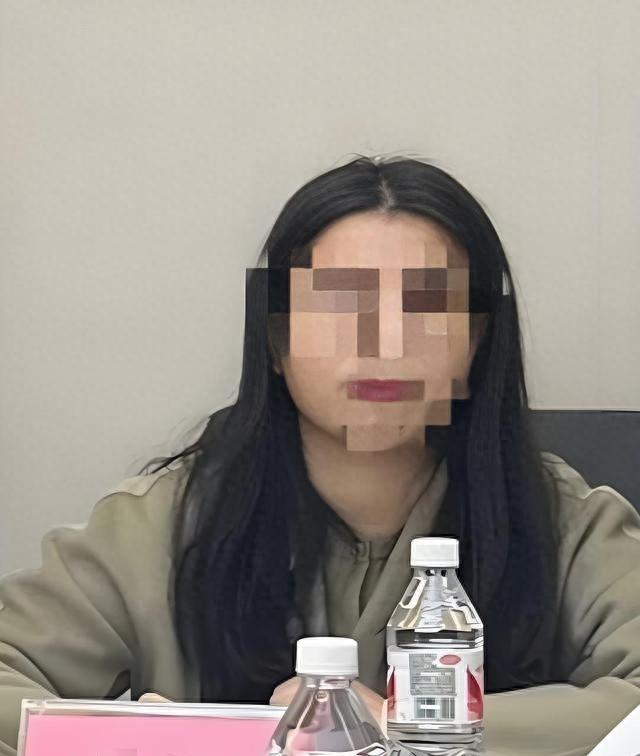 这两天网上闹得沸沸扬扬的“长沙女干部霸占车位”事件，终于有了最新进展。那个霸占别