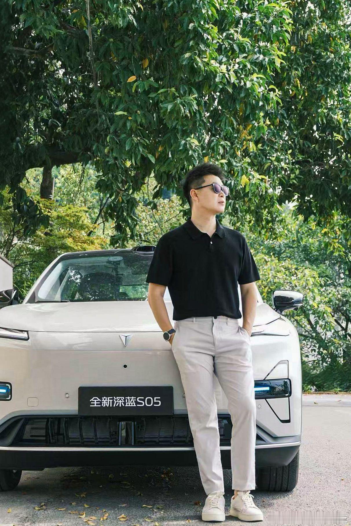 据深蓝汽车官方，全新深蓝S05即将登场，定位“全球时尚激光智能SUV”，带来