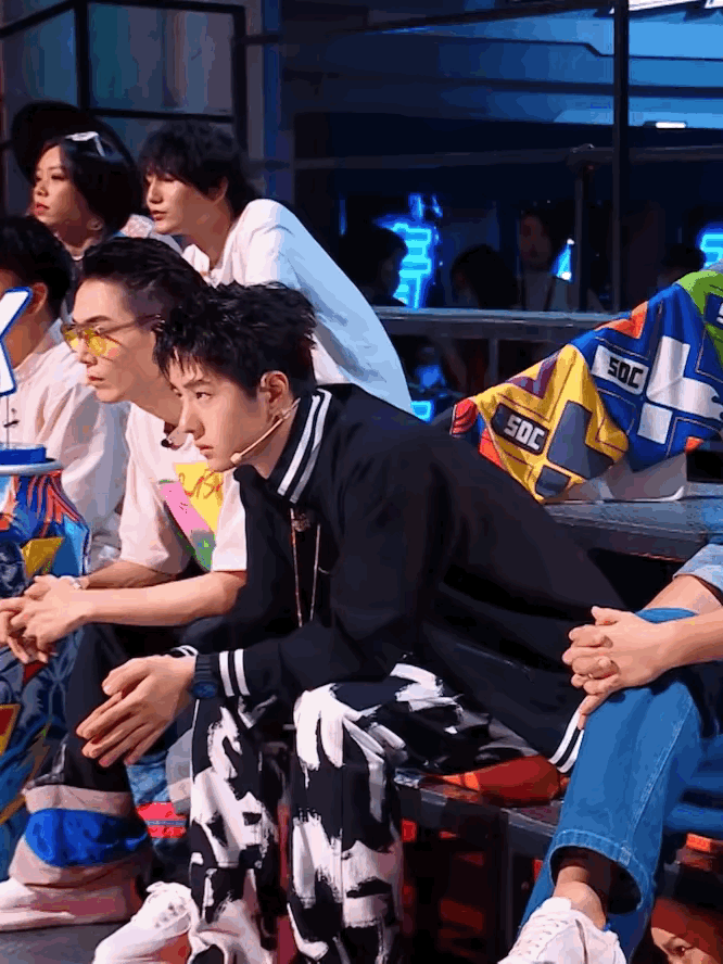 原来王一博身边的女孩，是那个曾经在街舞时吓他的那个女孩子