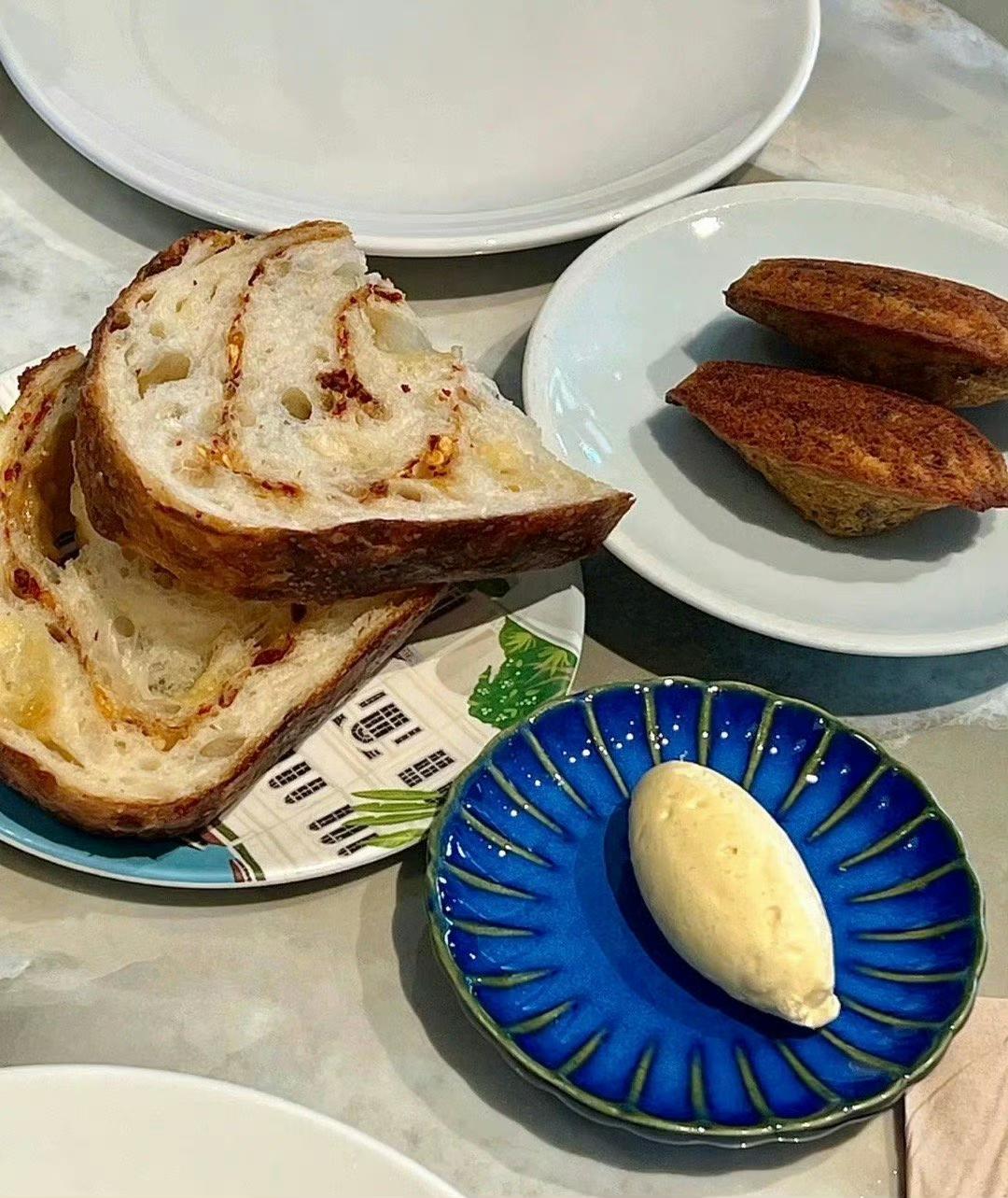 告诉姐妹们一句大实话！普通人之间没有爱情。只有相互利用价值。这很扎心但真的是事实