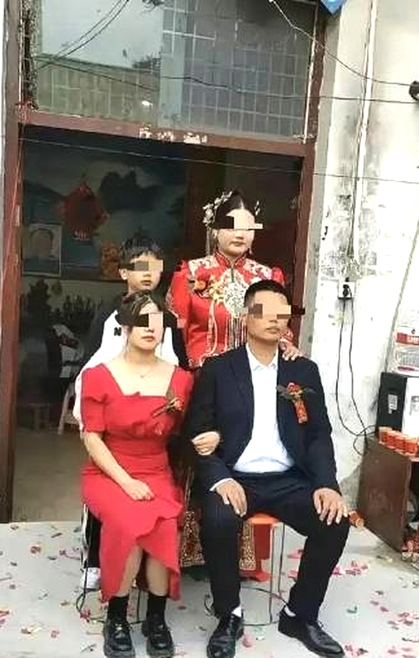 这是衣服穿错了？还是。。。