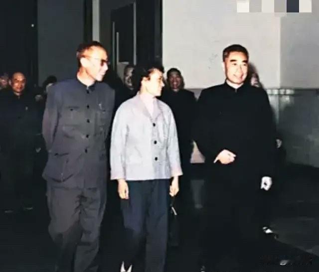 1962年5月1日，末代皇帝溥仪和北京关厢医院护士李淑贤结为夫妇。这是溥仪的第五