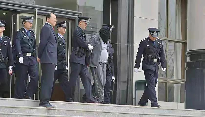 历经28年的白银案告破，感觉不是震惊，是荒诞。11条人命，最小的才8岁。