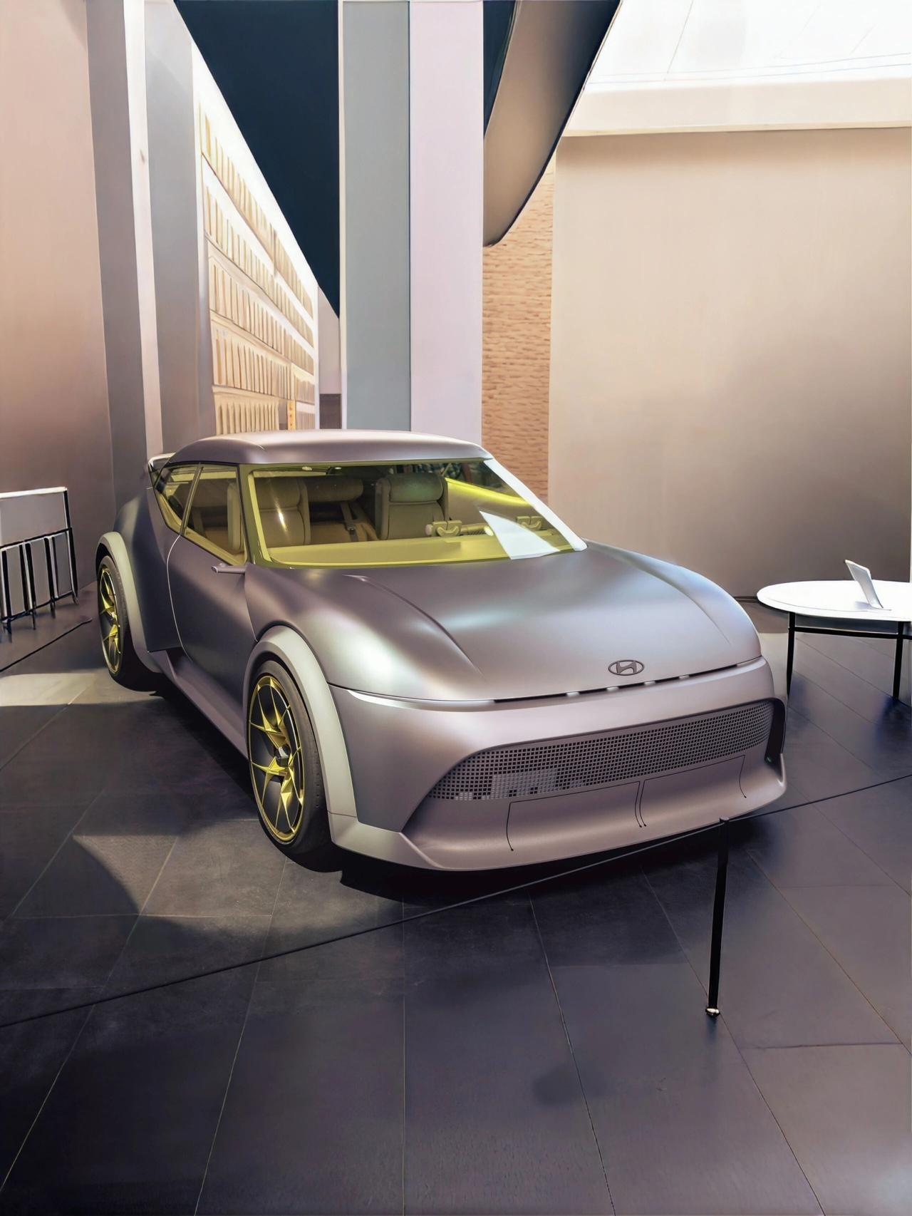 现代IONIQConceptTHREE概念车：2026年纯电两厢车新势力20