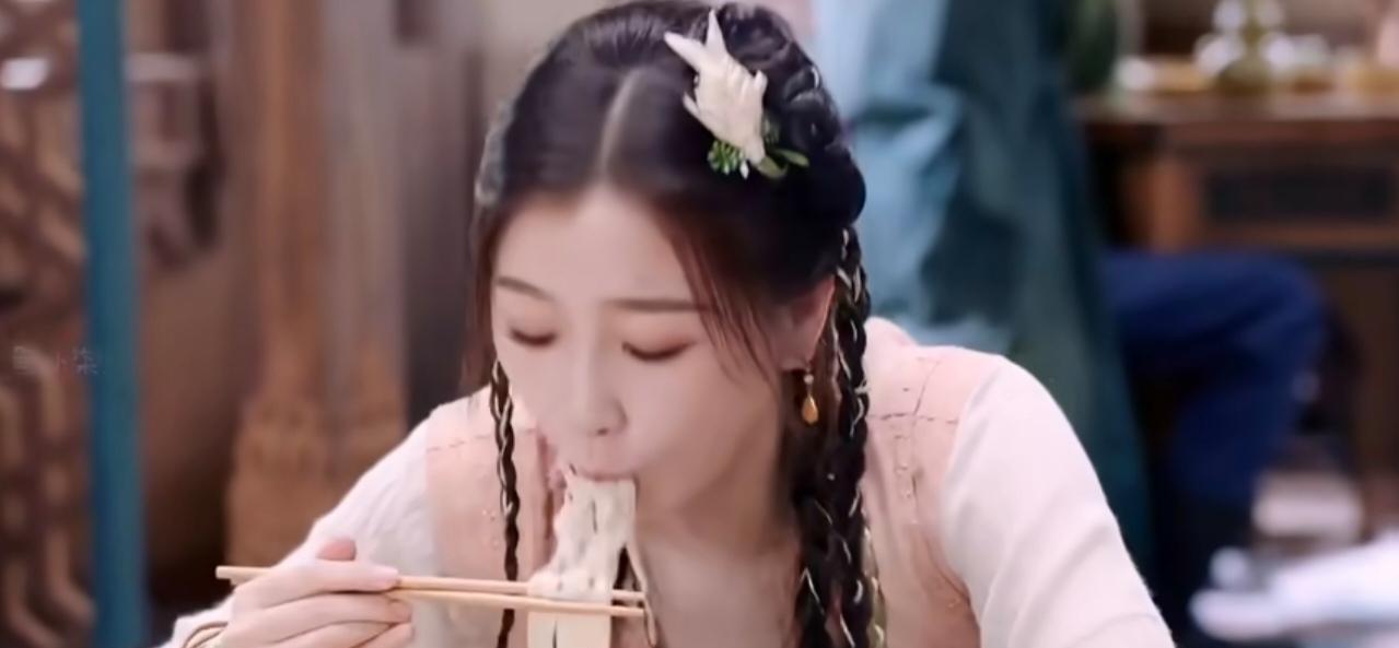 许凯我不评价，但是确实能看出来祈今朝剧组不太和睦，大家都没有好脸色[捂脸哭]