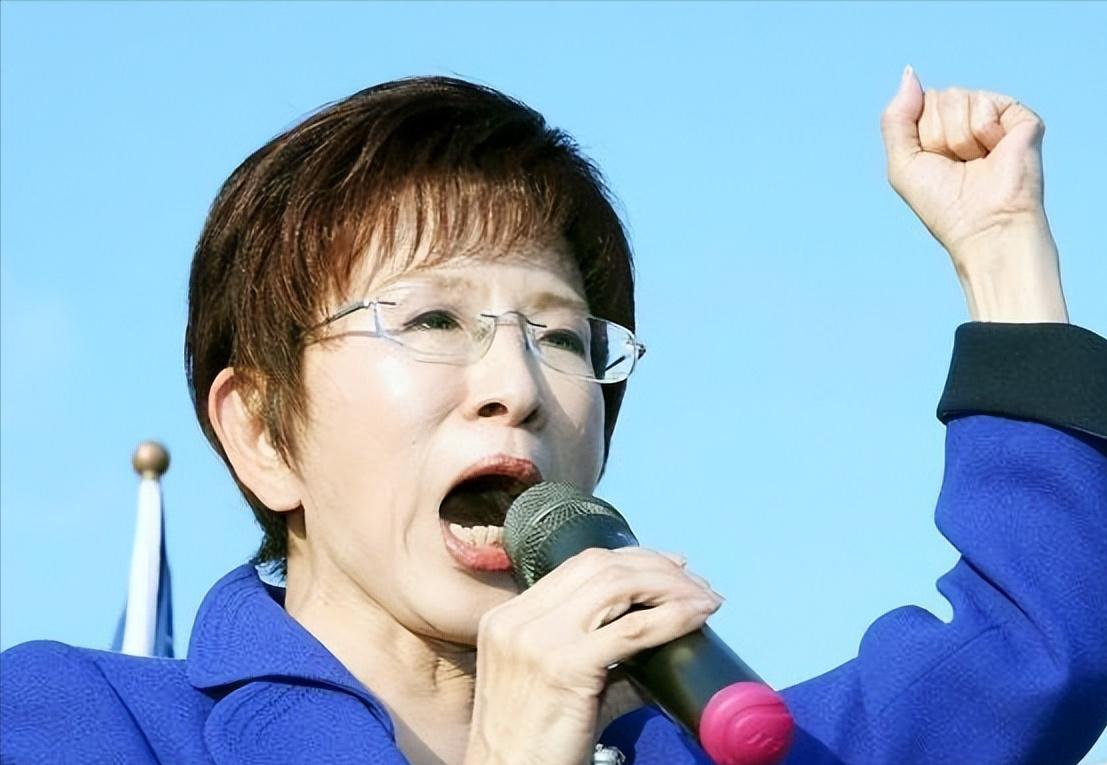 洪秀柱终于坐不住了！今天她发出声音，指出网上说她站队某个人的说法是不实信息。