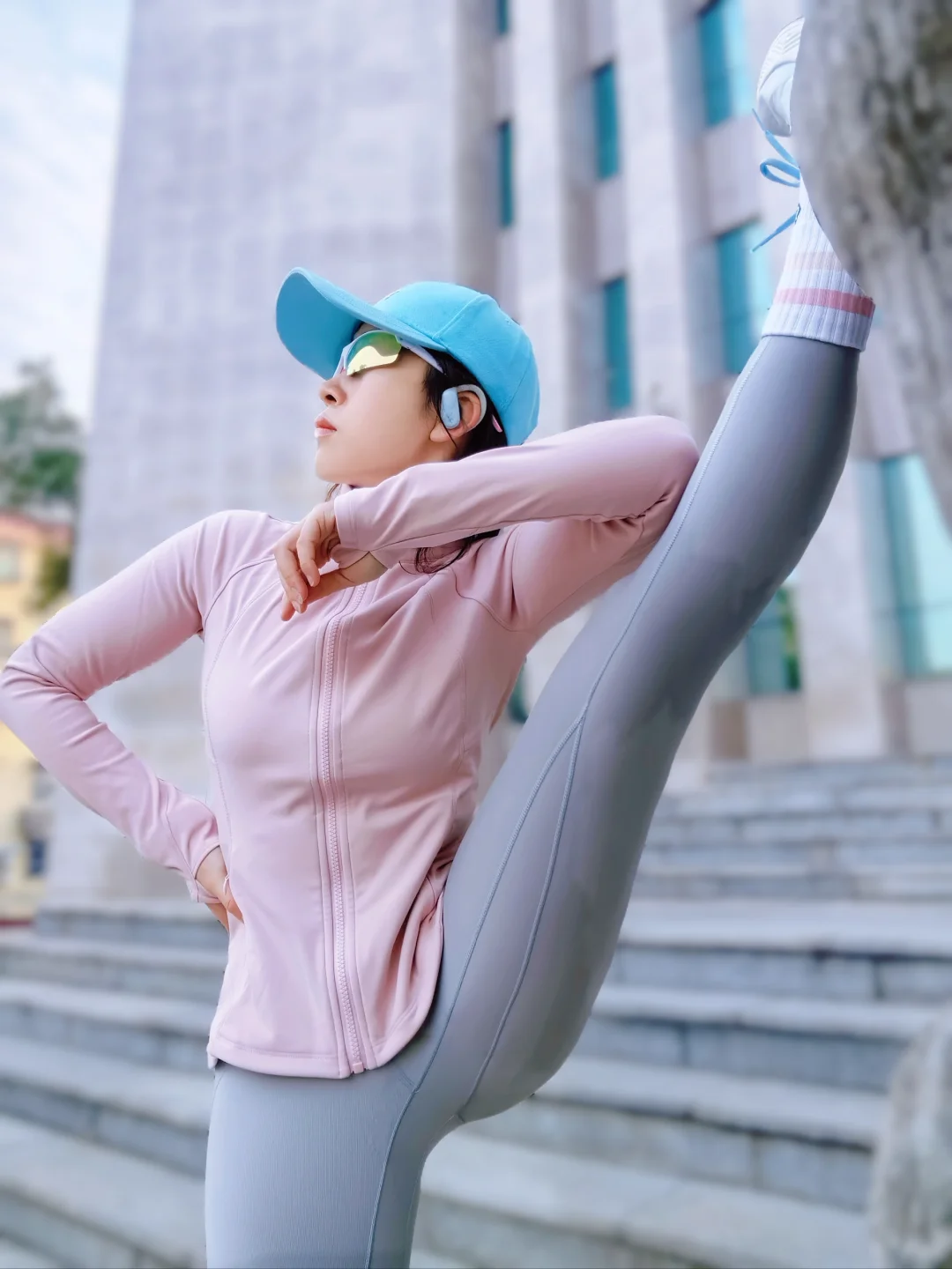 晨跑10km，坚持跑步让我遇见更好的自己 你也许脆弱、也许不够聪明 但...