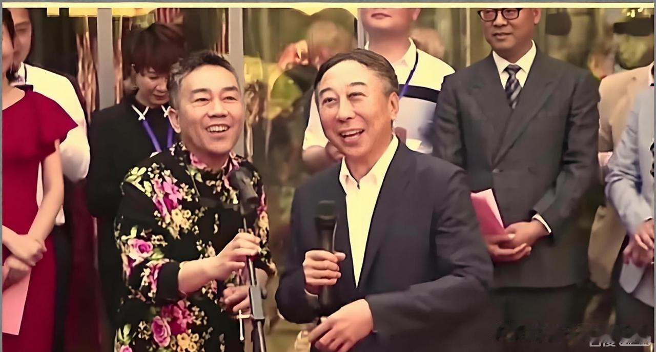 这声称呼根本不是按传统相声辈分论出来的，反而藏着天津老曲艺圈的市井智慧。按正经