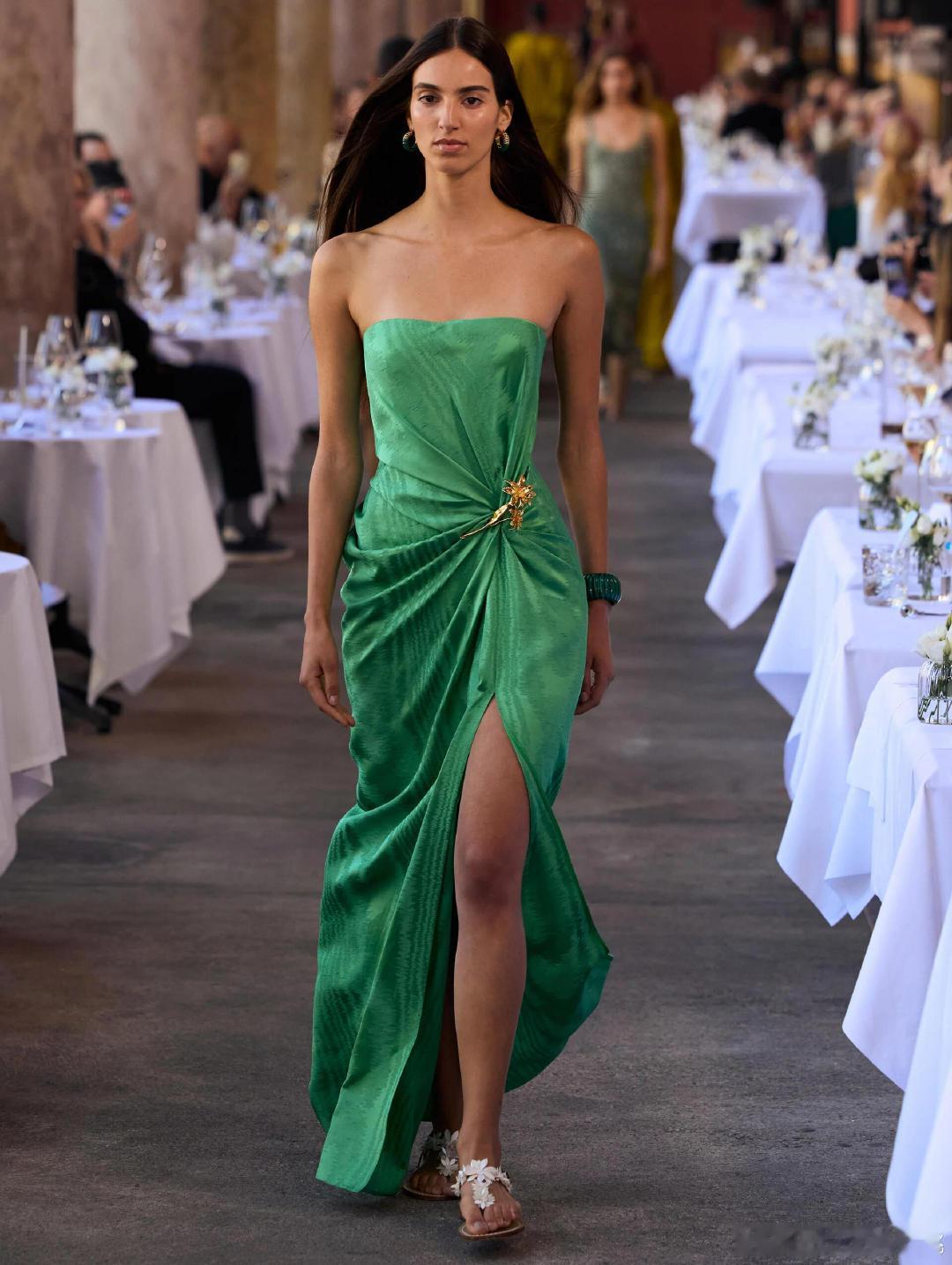 OscardelaRenta2027春夏系列🎐#春夏时装周##大秀直击#​