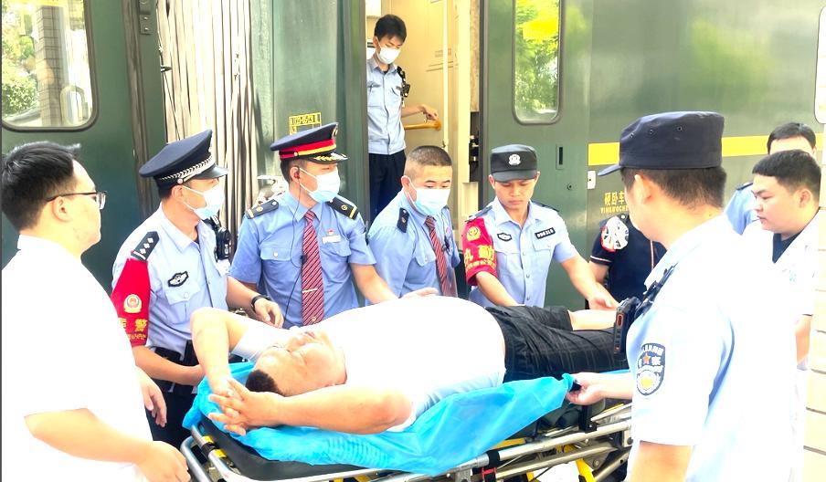 列车员都学了急救却不救人，只因乘客获救后大比例反咬一位资深的列车长告诉我，列车