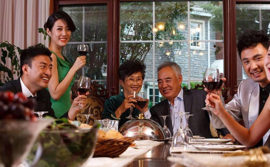 吃完饭最好改掉这4个坏习惯! 易危害健康, 很多人第一个就犯了