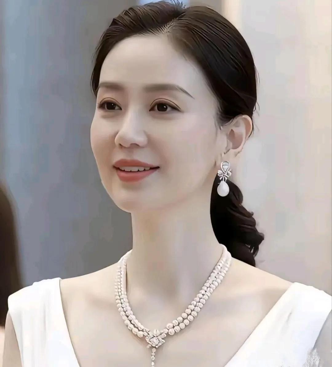 气质美女优雅气质