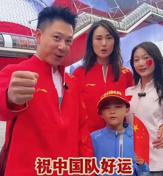 李小鹏娶了李安琪之后几乎不和自己父母来往，美国老丈母娘家就是他的家，李小鹏爸妈都