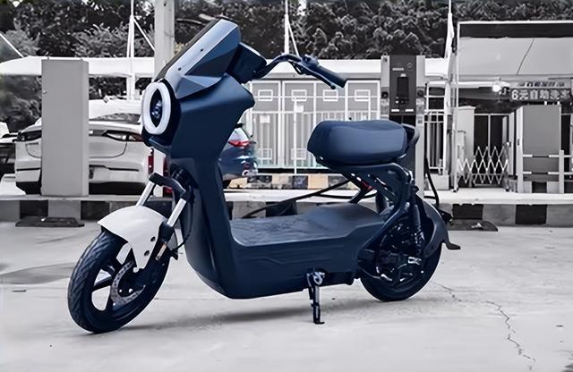 电动车新新国标太“上头”！25码断电+迷你座椅，车主集体吐槽没法用电动车新