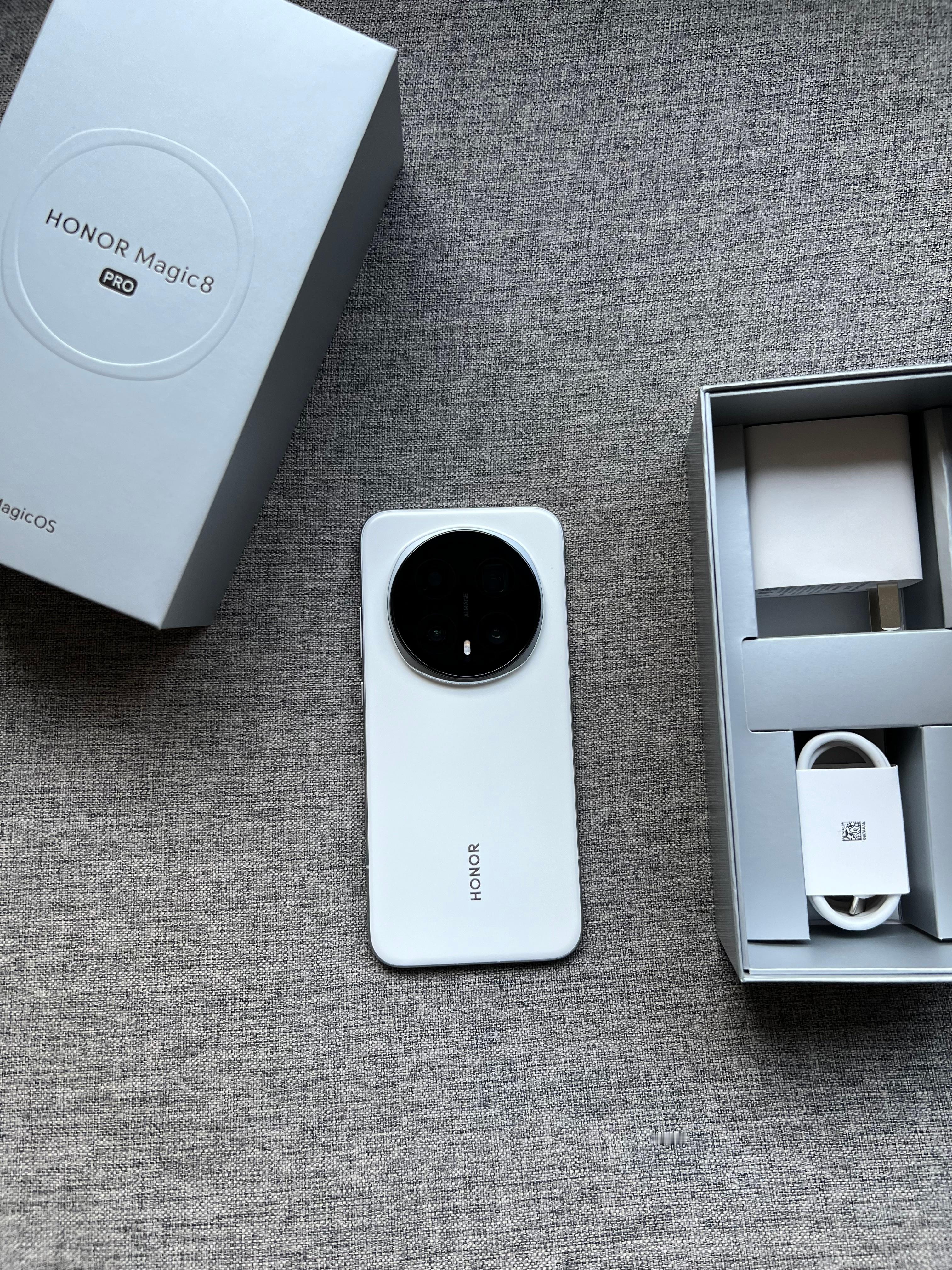 荣耀Magic8Pro16+1TB雪域白，99新全套，电池效率100，带首