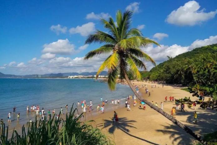 昨晚，与一位代购朋友聊海南封关后续，他透露了一个令人震撼的消息！他说封关才11