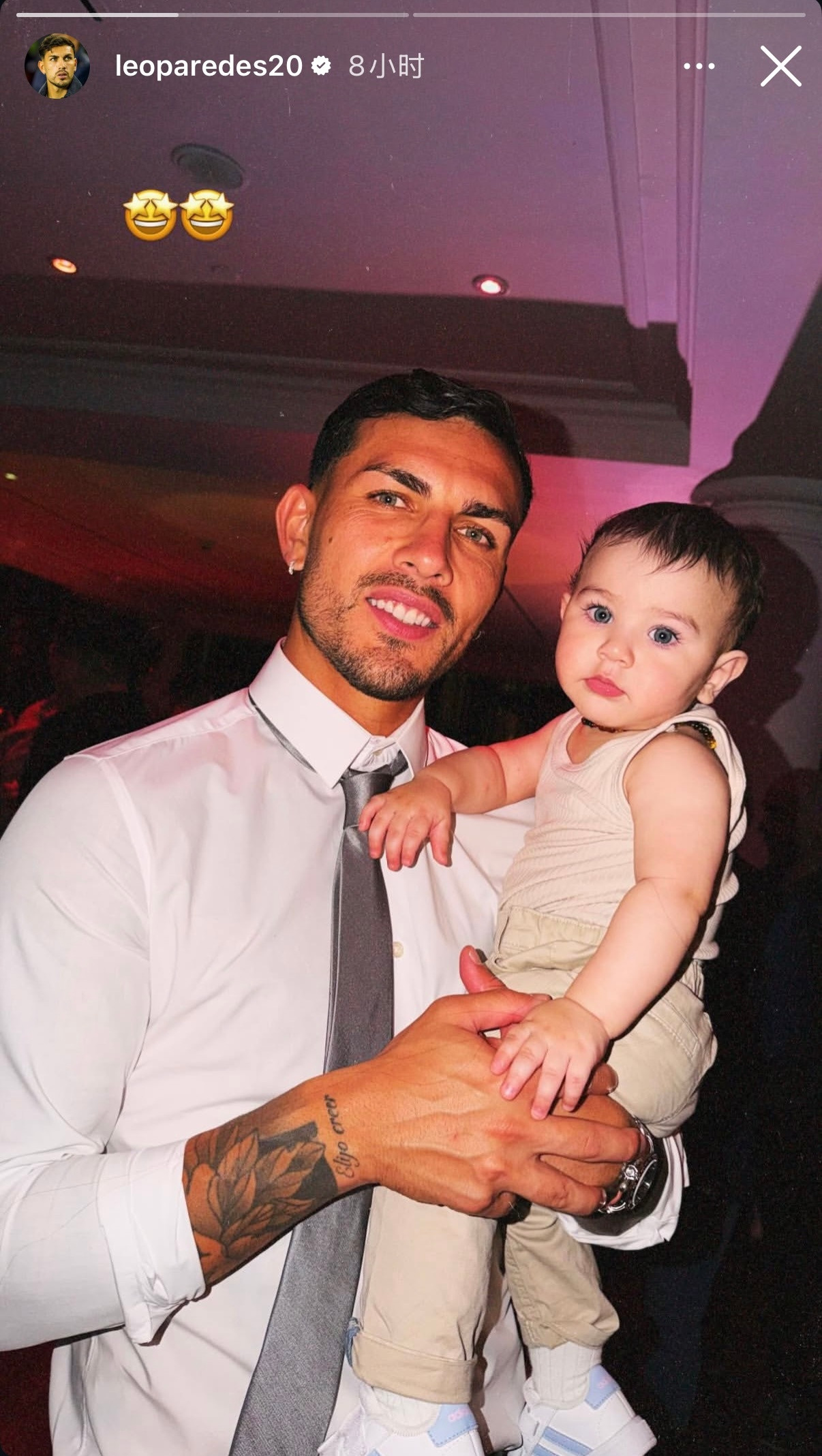 帕雷德斯和小儿子还有妻子卡米拉·加兰特❤️真可爱阿根廷球迷俱乐部