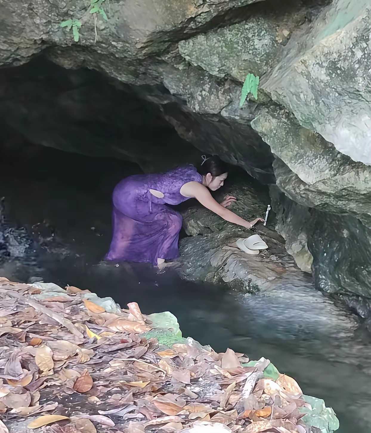 女主播为了拍视频可真是不要命了