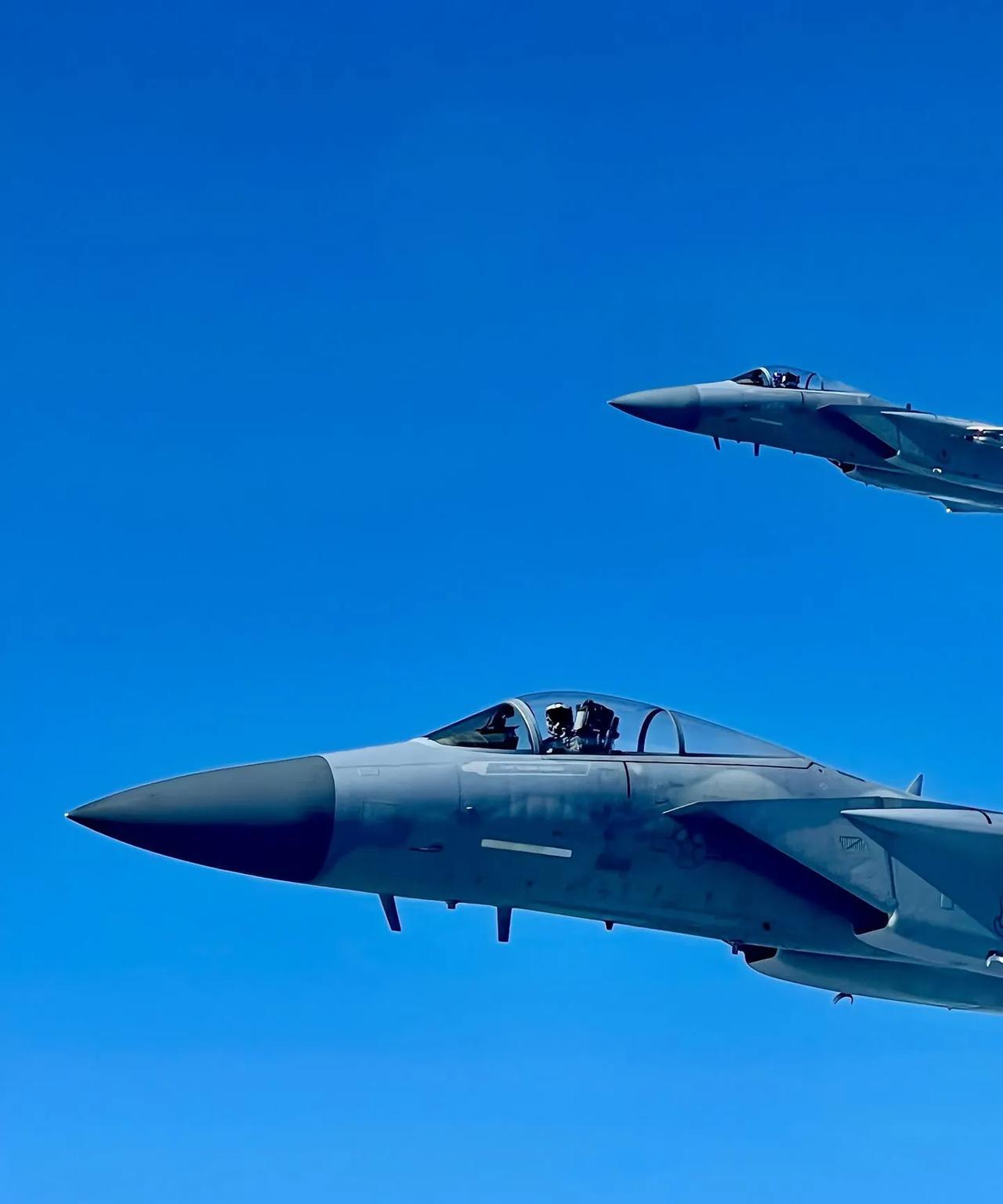 F-15C是在F-15A基础上发展而来的单座制空型战机，1979年首飞后逐渐取代