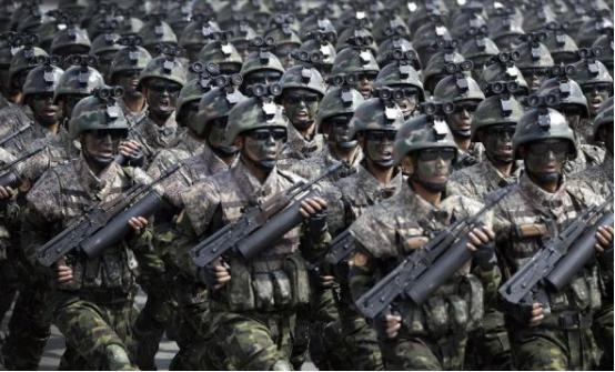 1.5万朝鲜精锐被拉上库尔斯克绞肉机，乌方爆出伤亡已破7000、折损近半！连英国