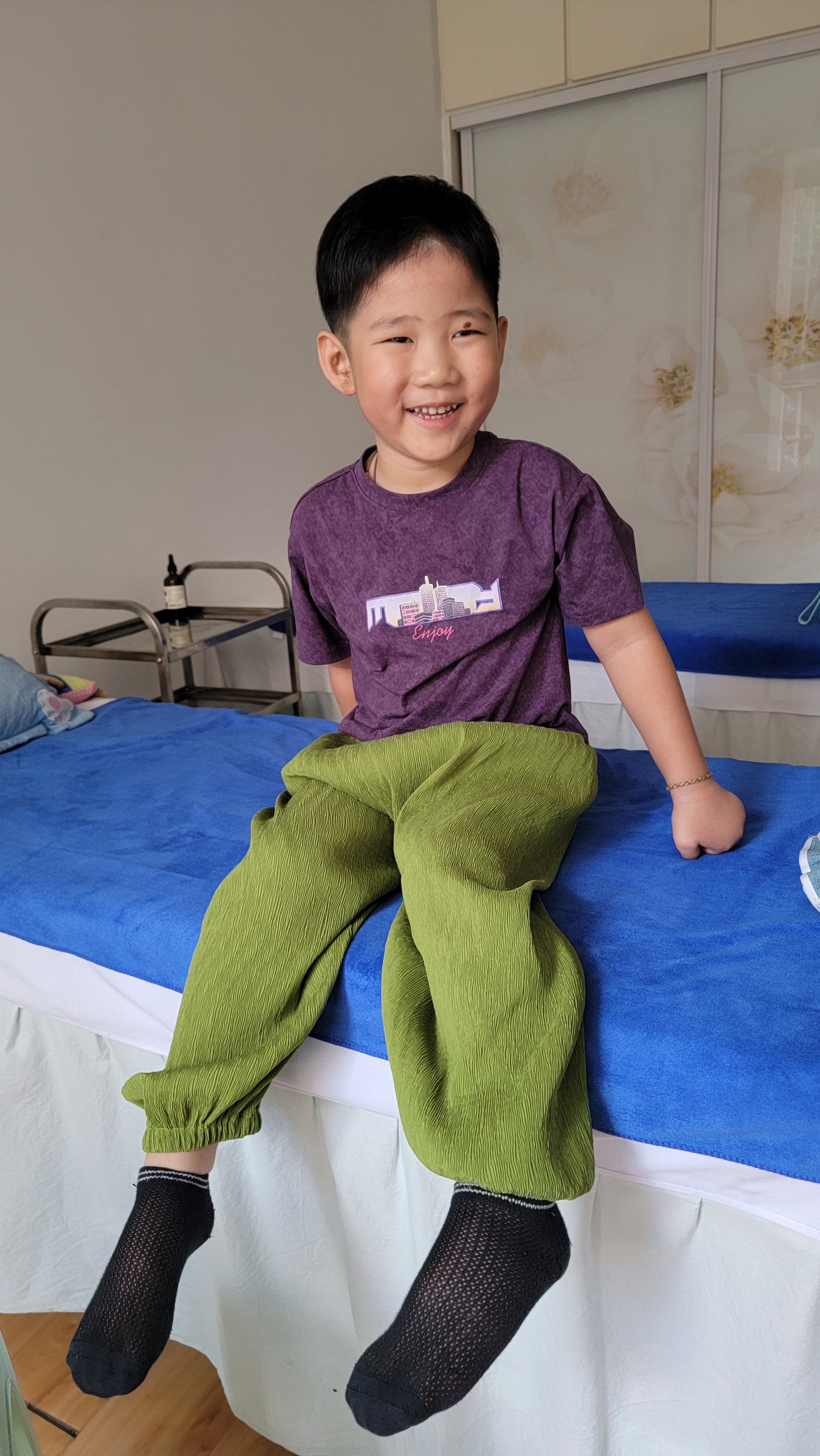 理中汤合小建中汤治疗小儿肠系膜淋巴结炎腹痛医案男，6岁。反复腹痛2月余。诉患儿