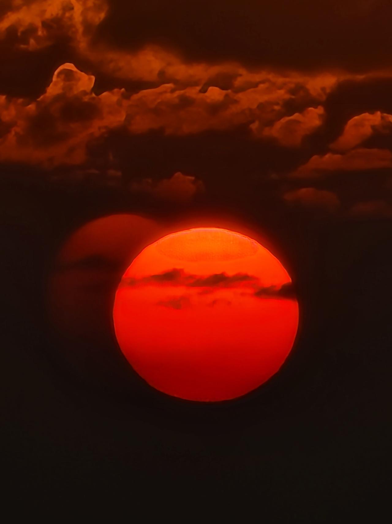 王铎：快看呀，今天清晨青岛的崂山日出！太美了，美不胜收啊！